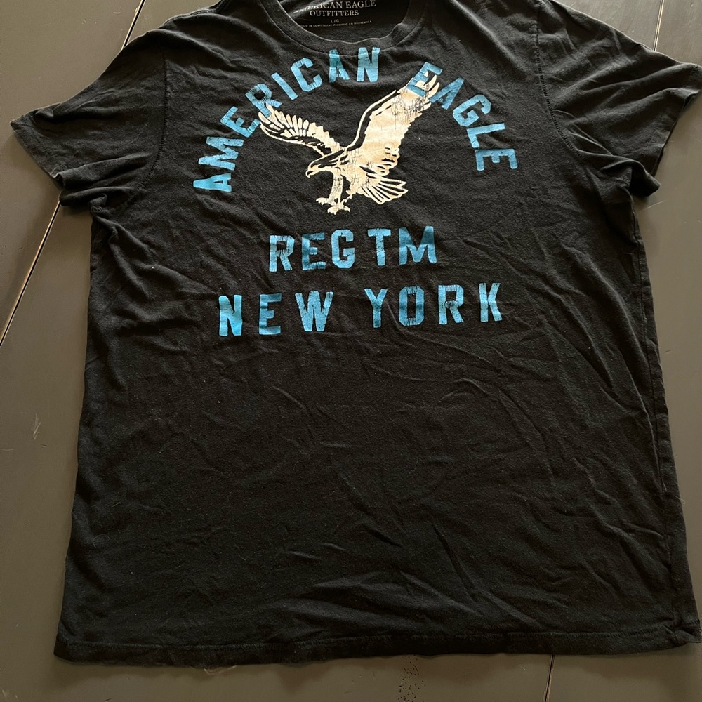 American Eagle Outfitters Black shirt w/ eagle print